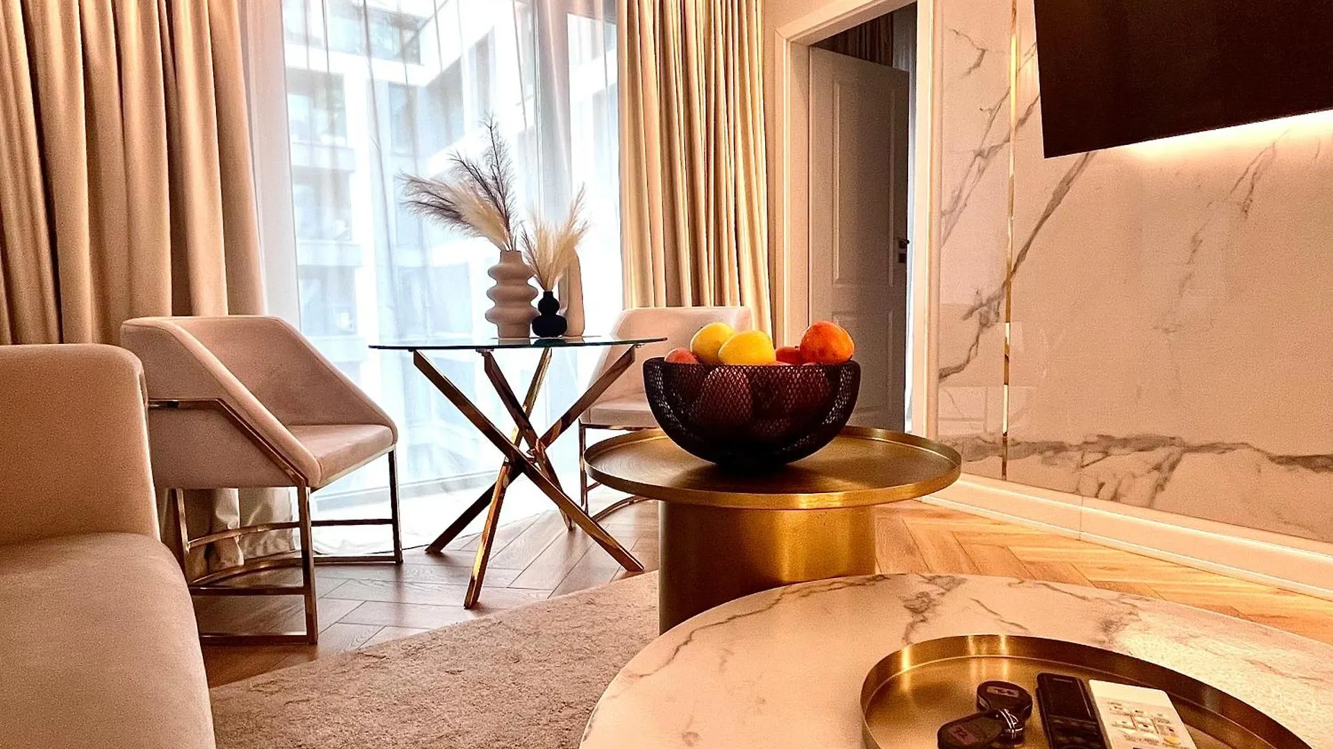Flh - Golden Elegance With Balcony & Garage Apartment Bucharest