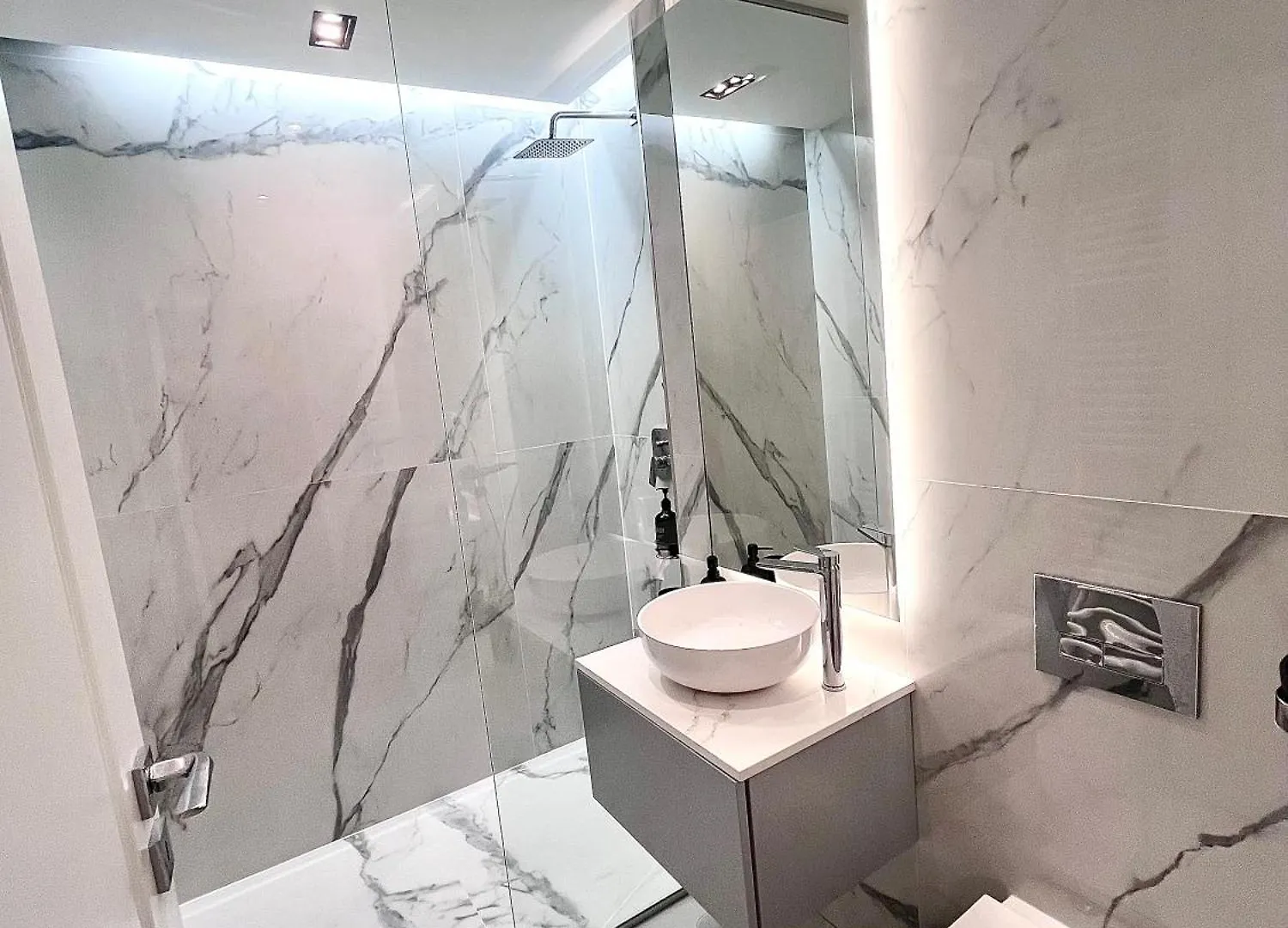 Flh - Golden Elegance With Balcony & Garage Apartment Bucharest