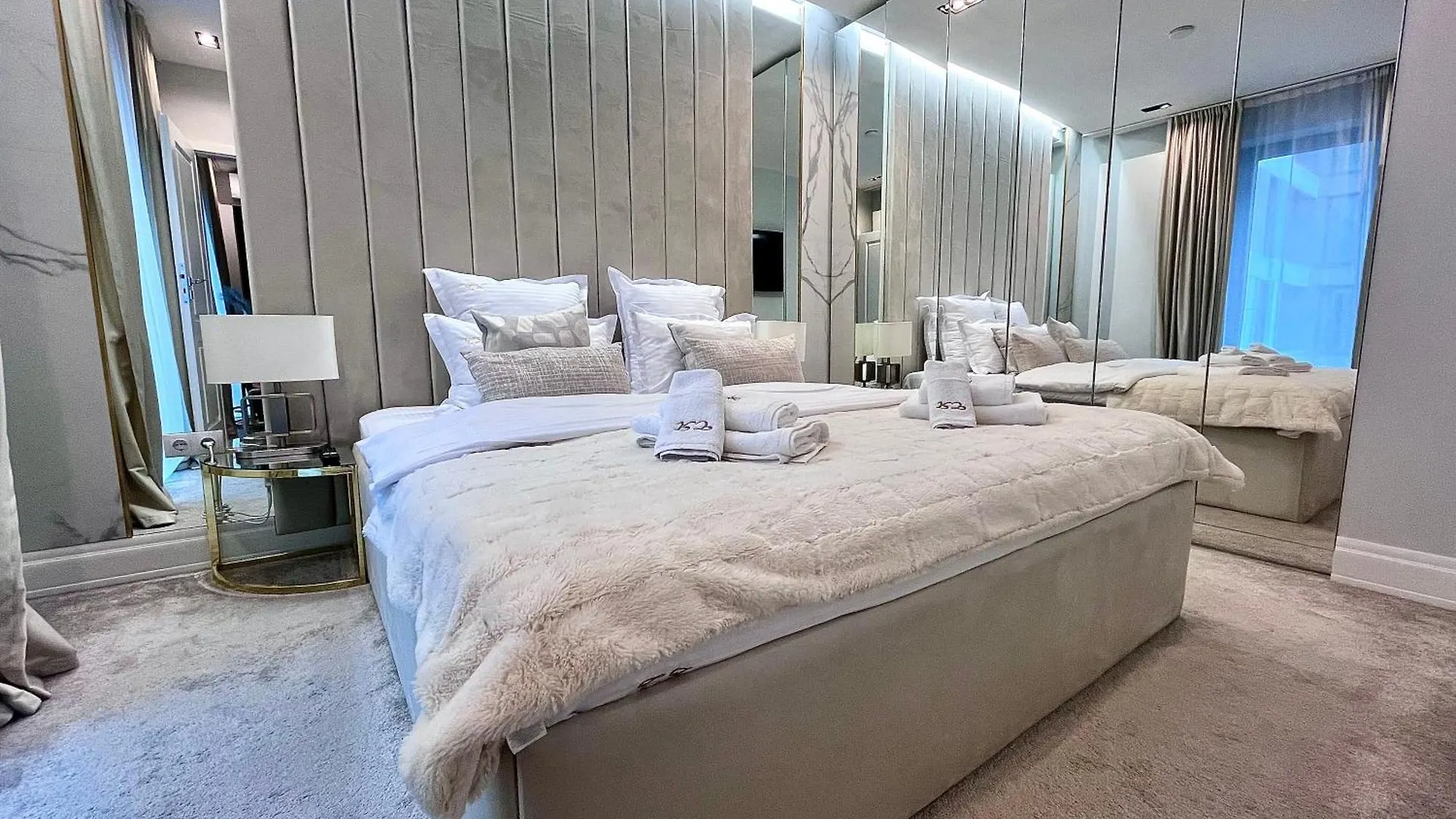 Flh - Golden Elegance With Balcony & Garage Apartment Bucharest 0*,