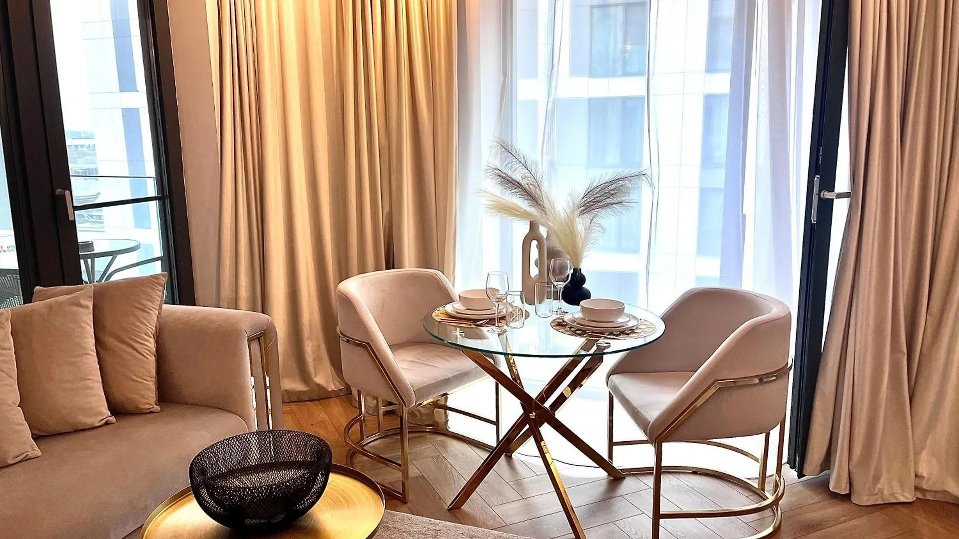 Flh - Golden Elegance With Balcony & Garage Apartment Bucharest