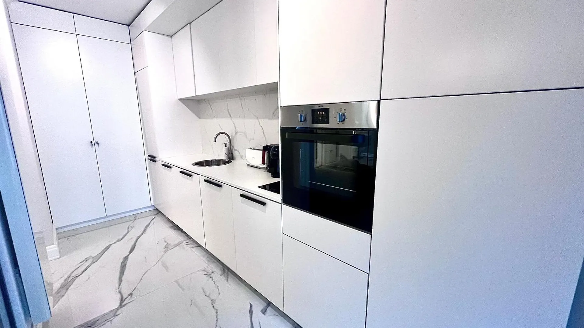 Flh - Golden Elegance With Balcony & Garage Apartment Bucharest