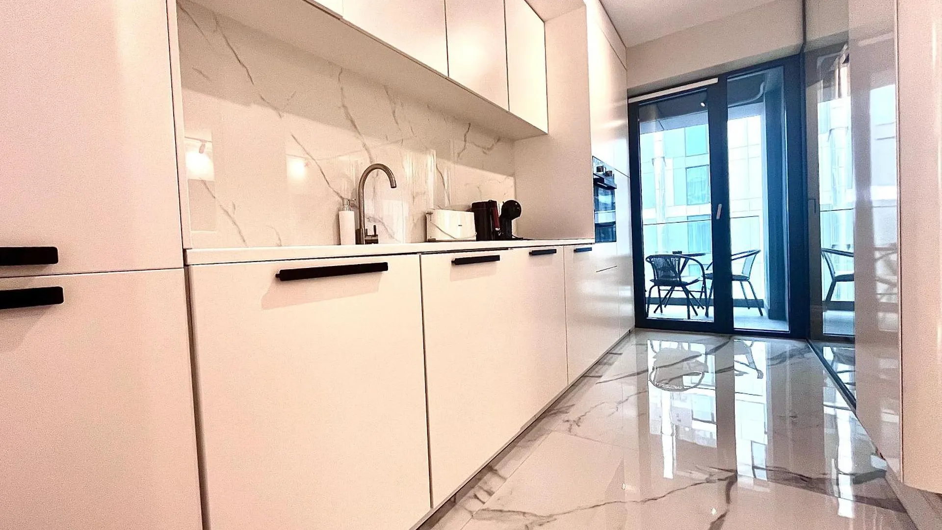 Flh - Golden Elegance With Balcony & Garage Apartment Bucharest