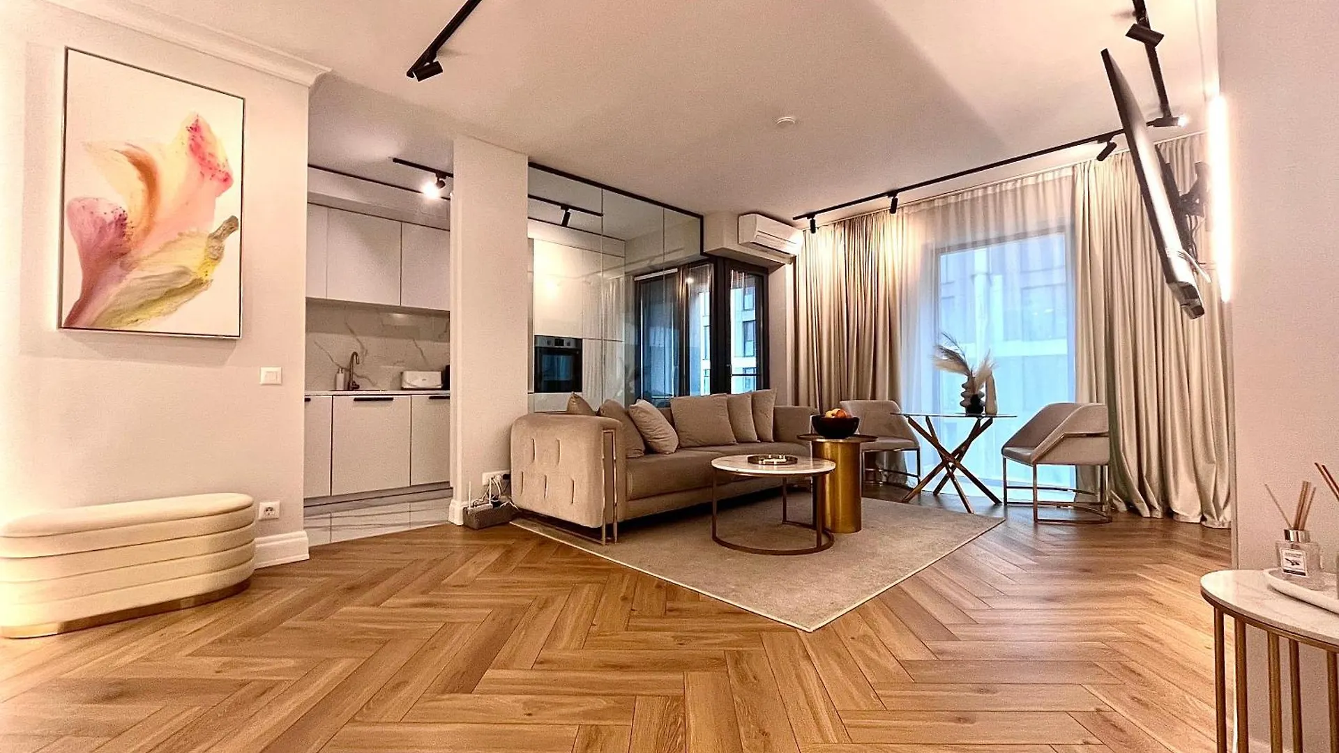 Flh - Golden Elegance With Balcony & Garage Apartment Bucharest