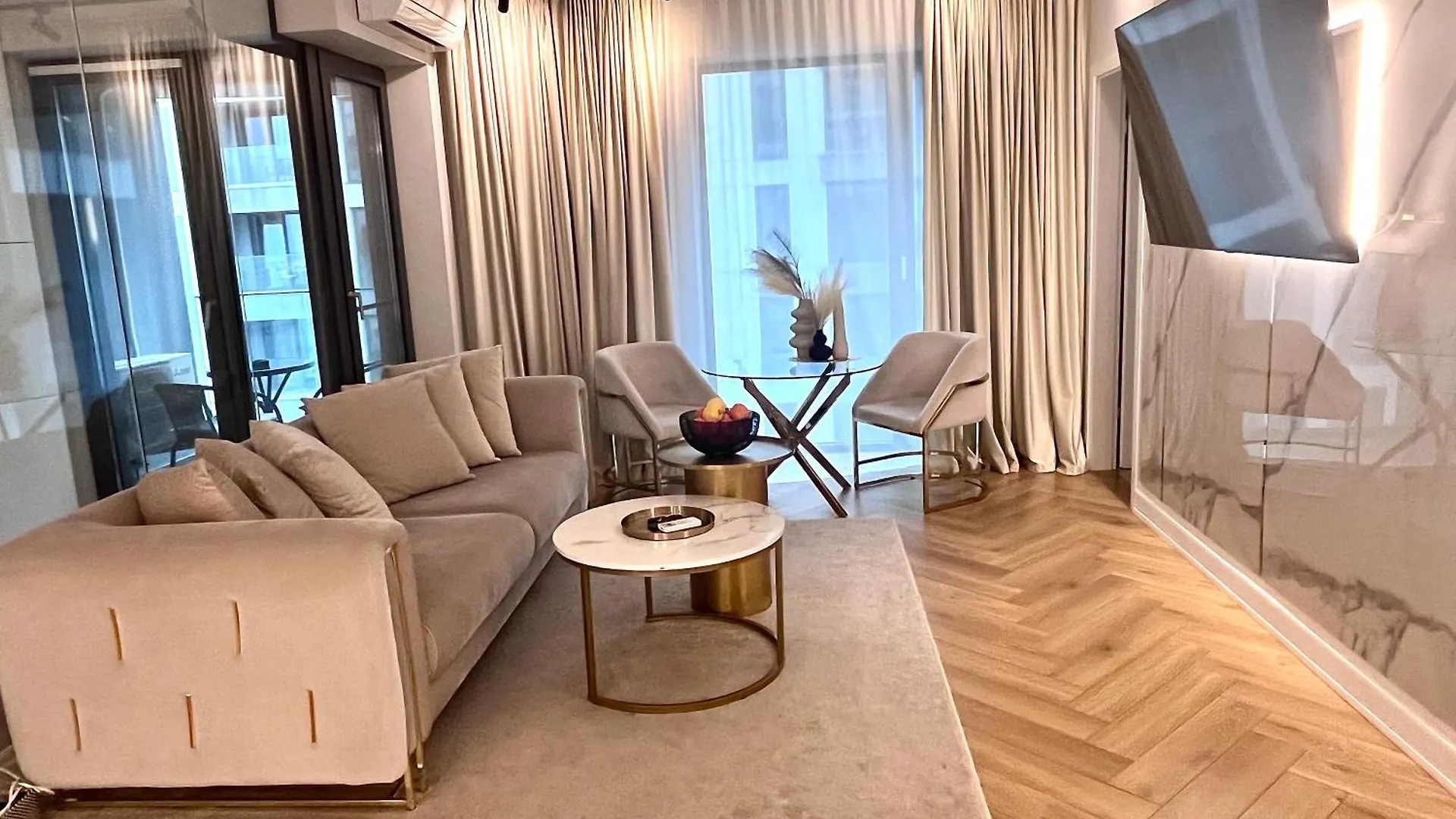 Flh - Golden Elegance With Balcony & Garage Apartment Bucharest 0*,  Romania