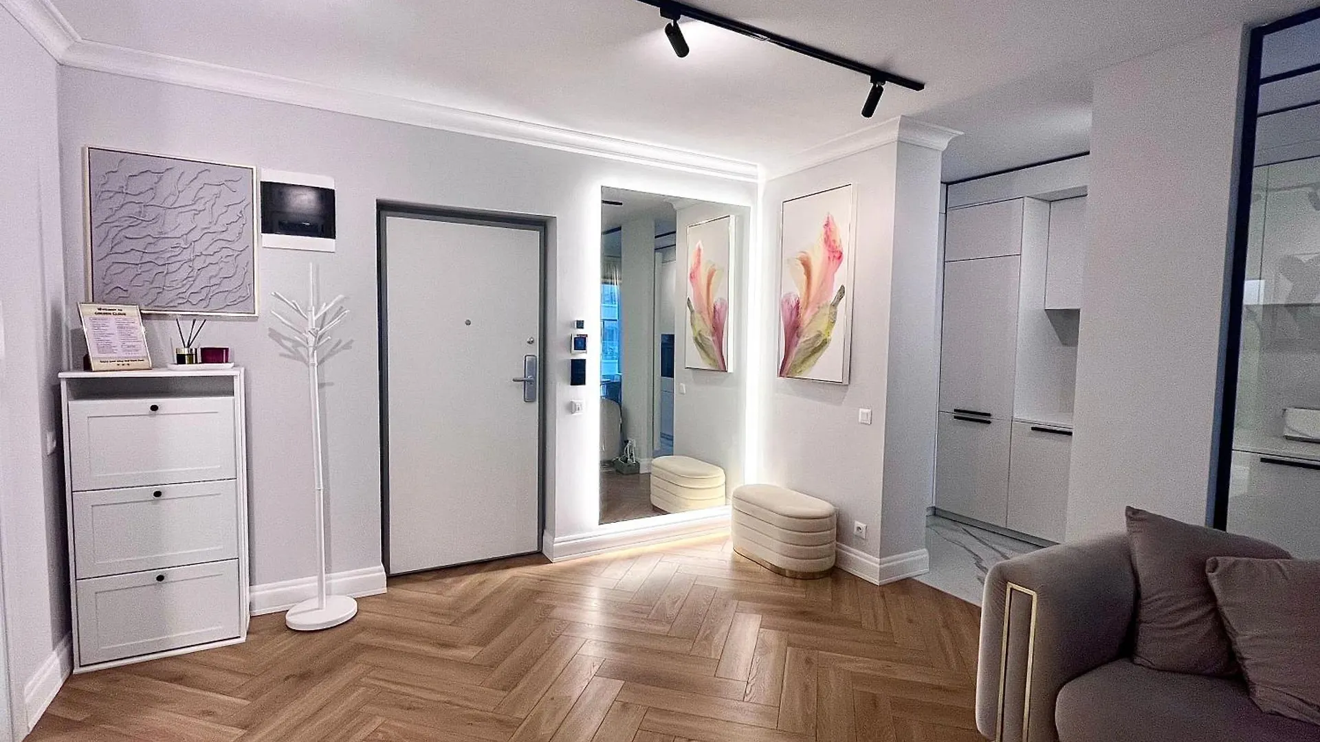 Flh - Golden Elegance With Balcony & Garage Apartment Bucharest