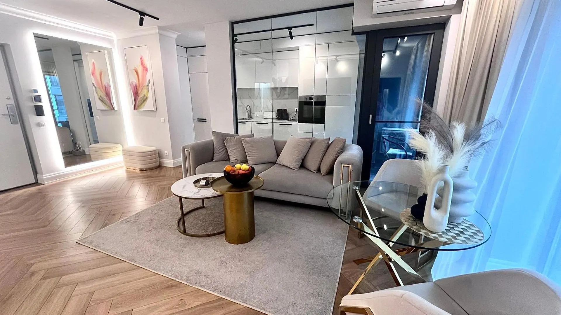Flh - Golden Elegance With Balcony & Garage Apartment Bucharest Romania