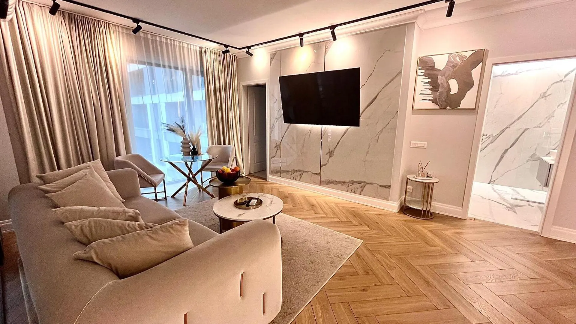 Flh - Golden Elegance With Balcony & Garage Apartment Bucharest Romania