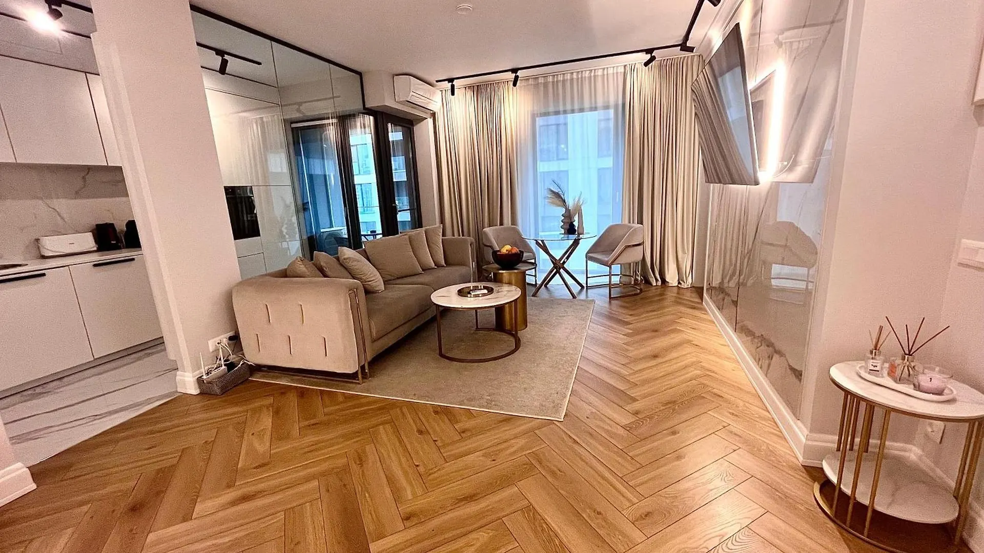 Flh - Golden Elegance With Balcony & Garage Apartment Bucharest 0*,