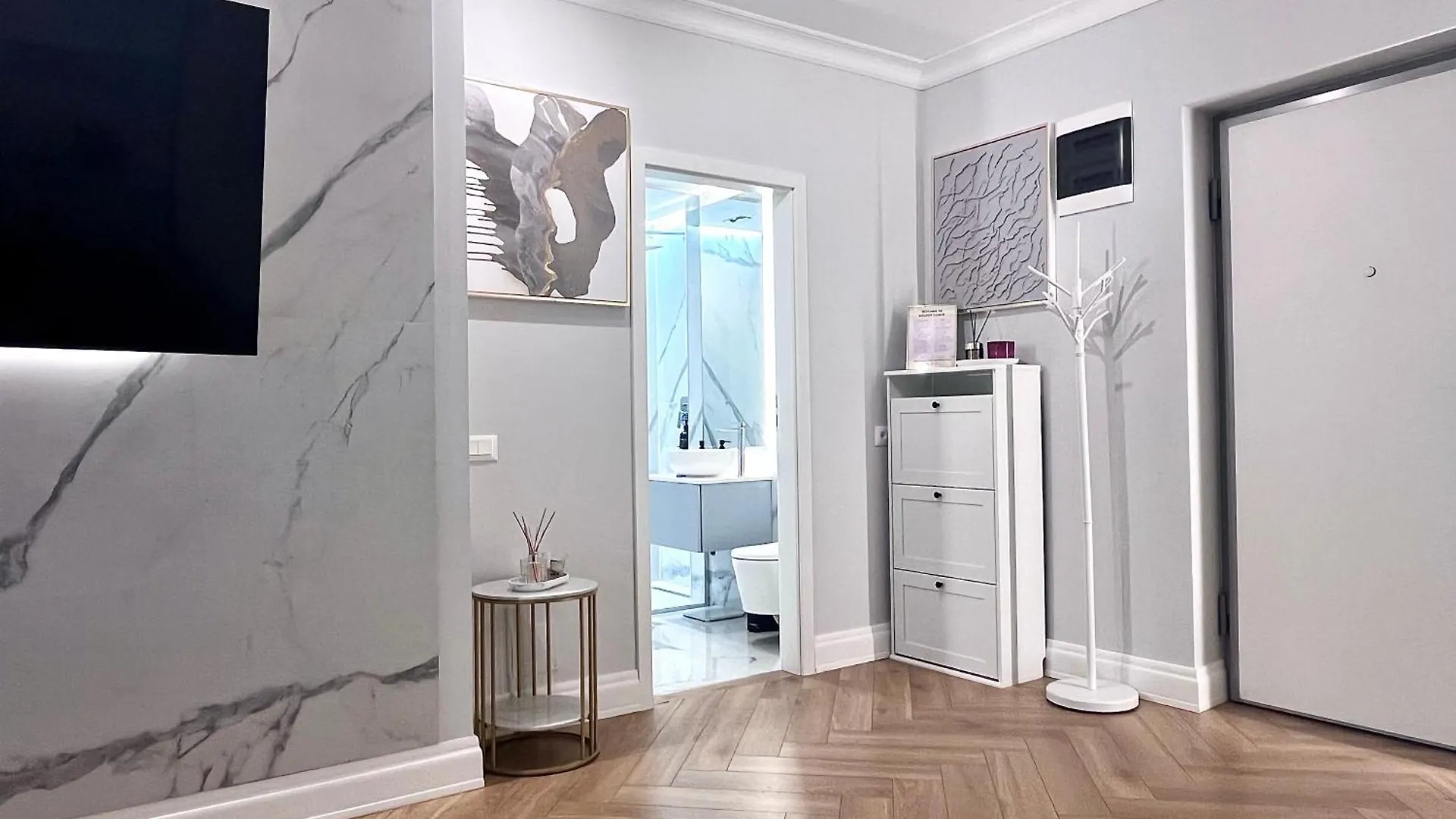 Flh - Golden Elegance With Balcony & Garage Apartment Bucharest