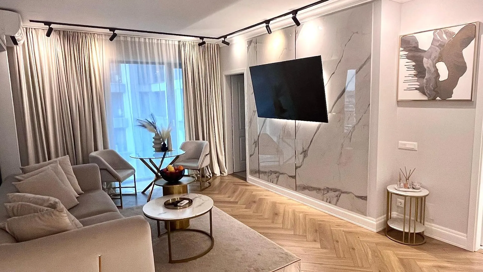 Apartament Flh - Golden Elegance With Balcony & Garage Bukareszt