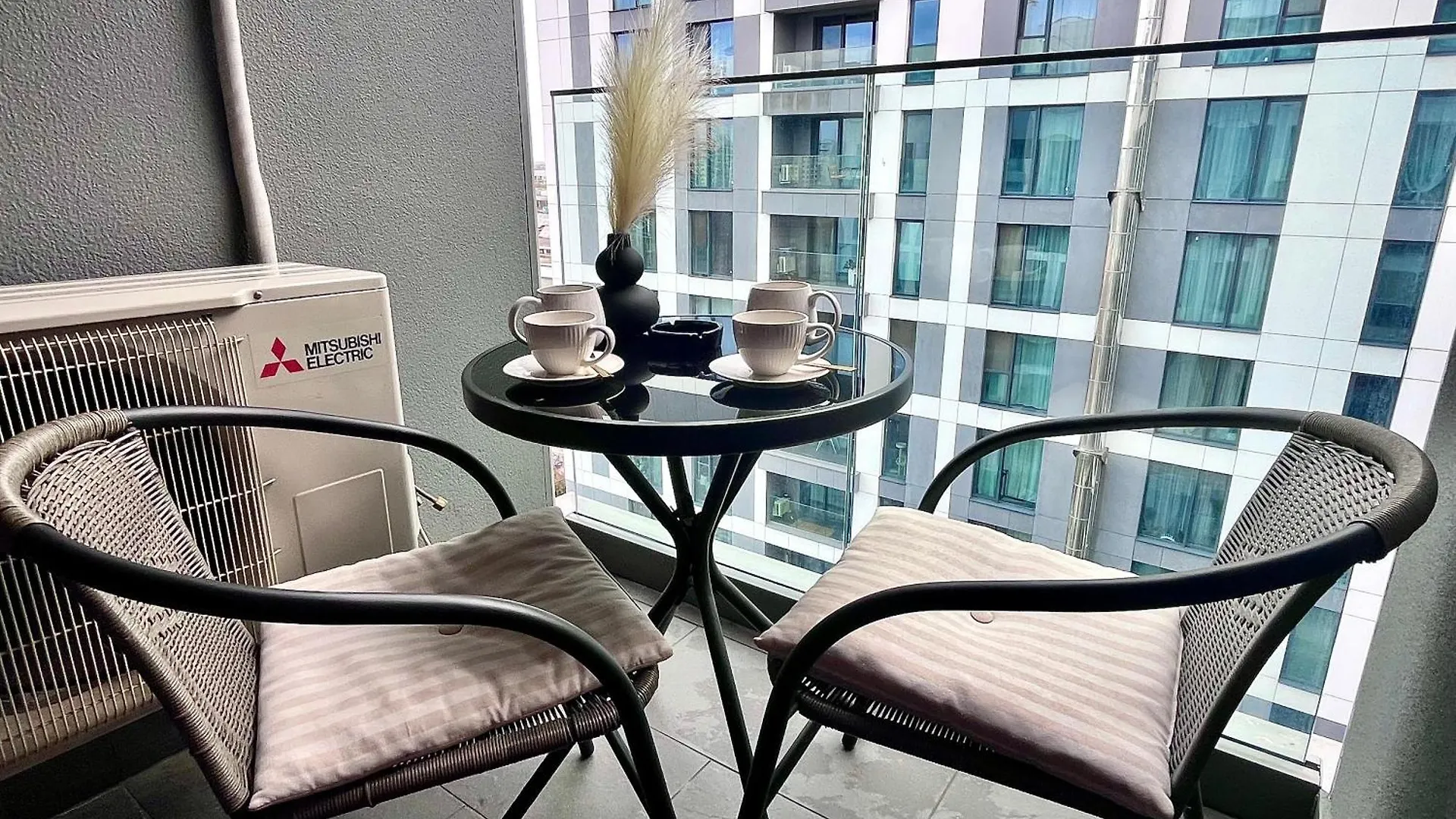 Apartament Flh - Golden Elegance With Balcony & Garage Bukareszt 0*,  Rumunia