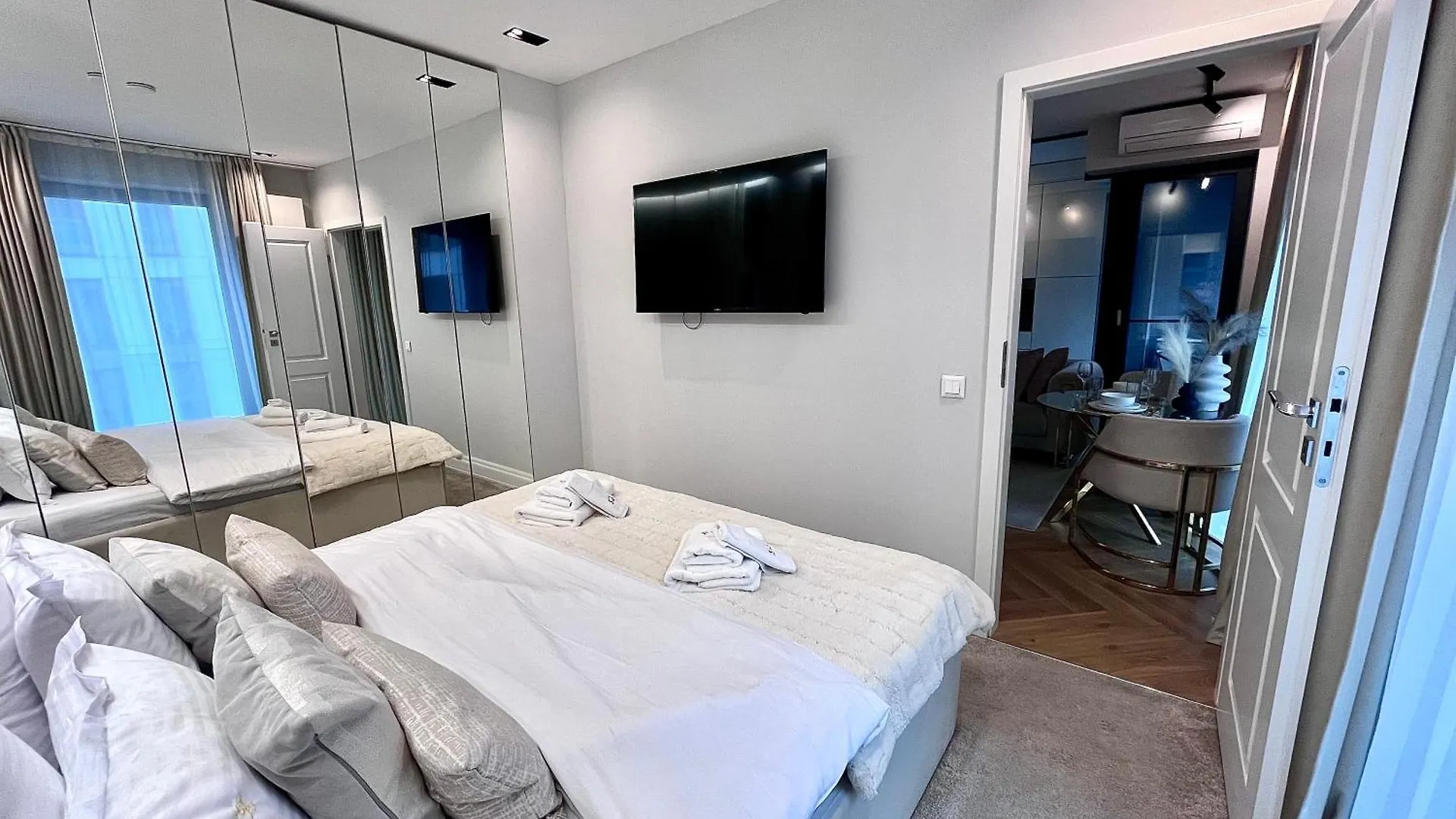 Apartament Flh - Golden Elegance With Balcony & Garage Bukareszt