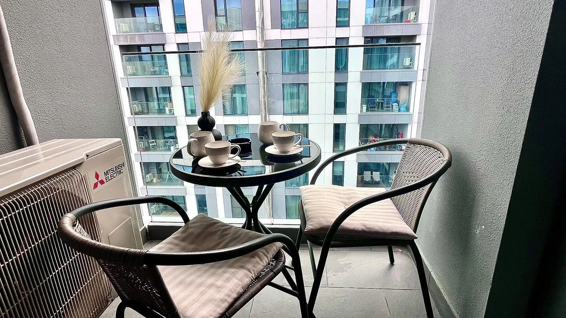 Apartament Flh - Golden Elegance With Balcony & Garage Bukareszt