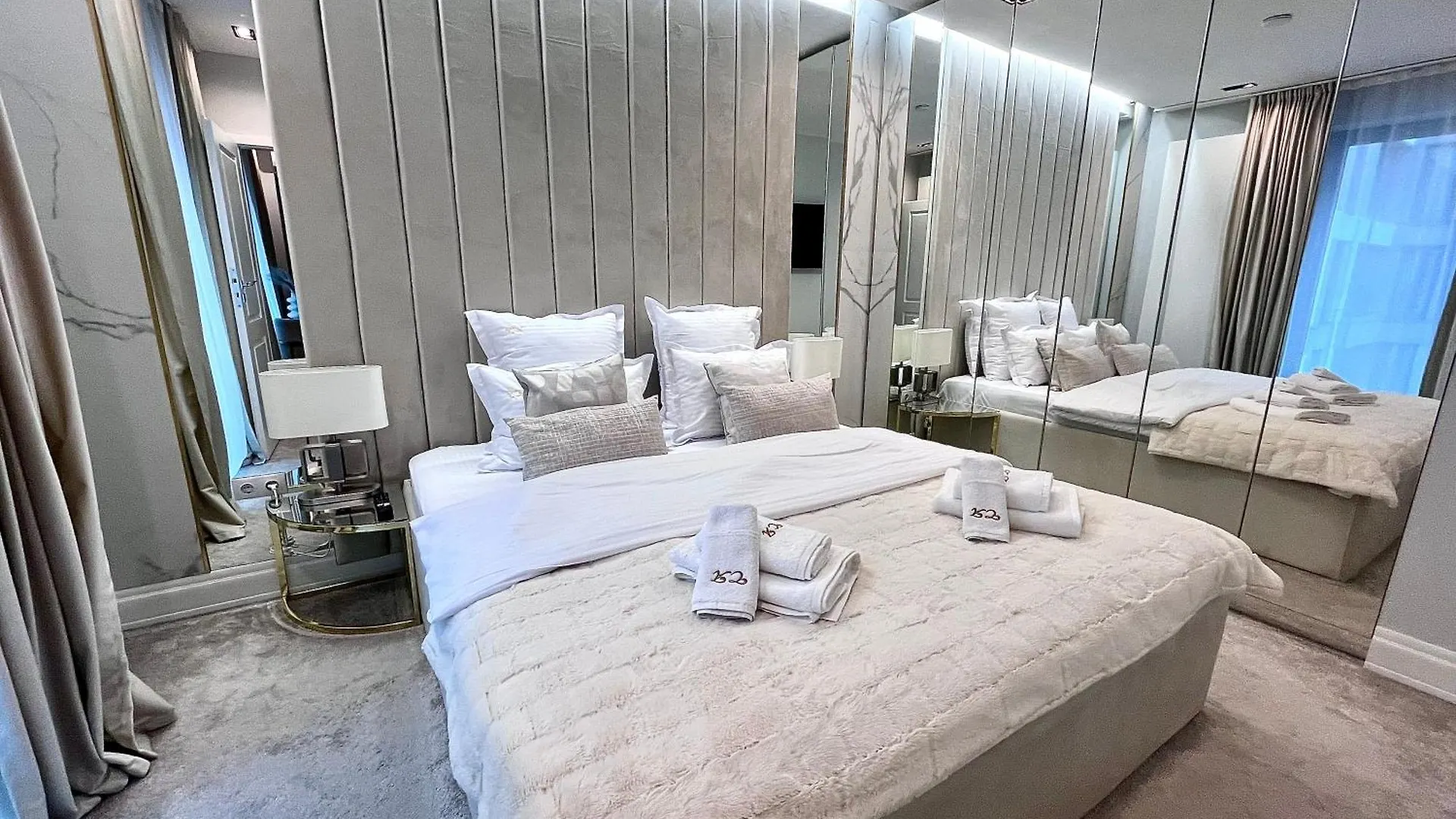 Apartament Flh - Golden Elegance With Balcony & Garage Bukareszt