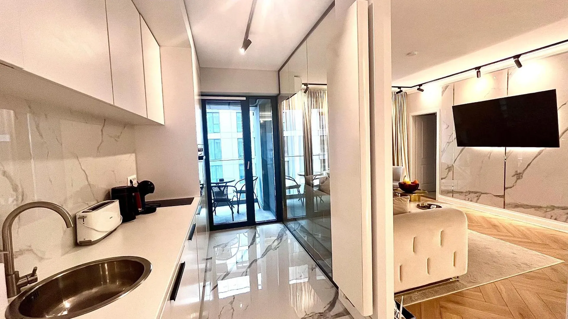 Apartament Flh - Golden Elegance With Balcony & Garage Bukareszt
