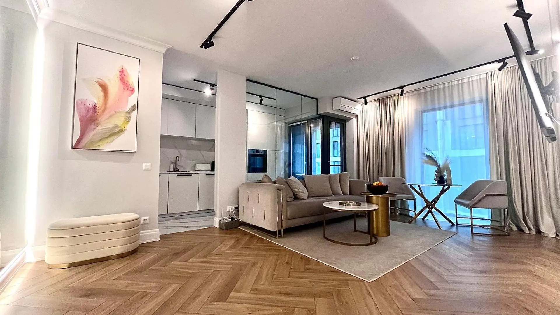 Apartament Flh - Golden Elegance With Balcony & Garage Bukareszt