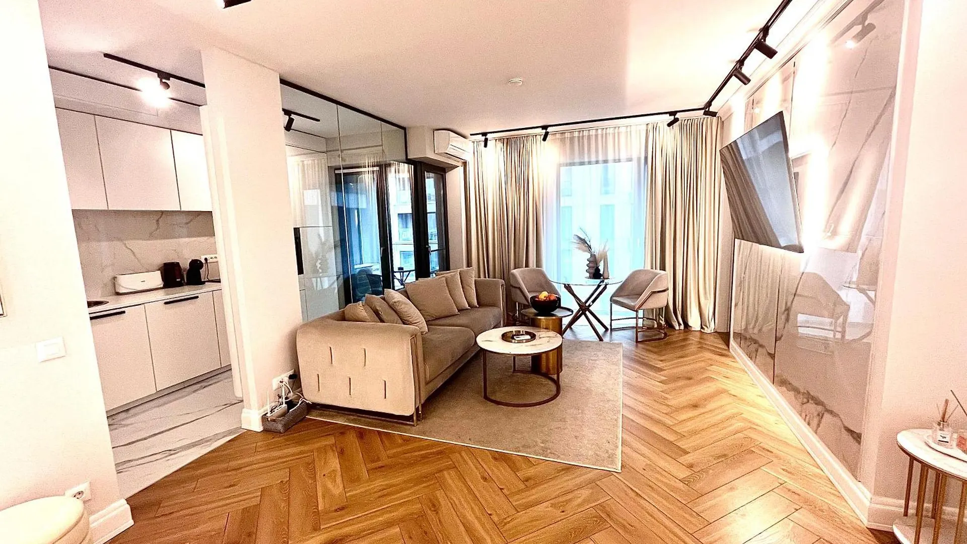 Apartament Flh - Golden Elegance With Balcony & Garage Bukareszt