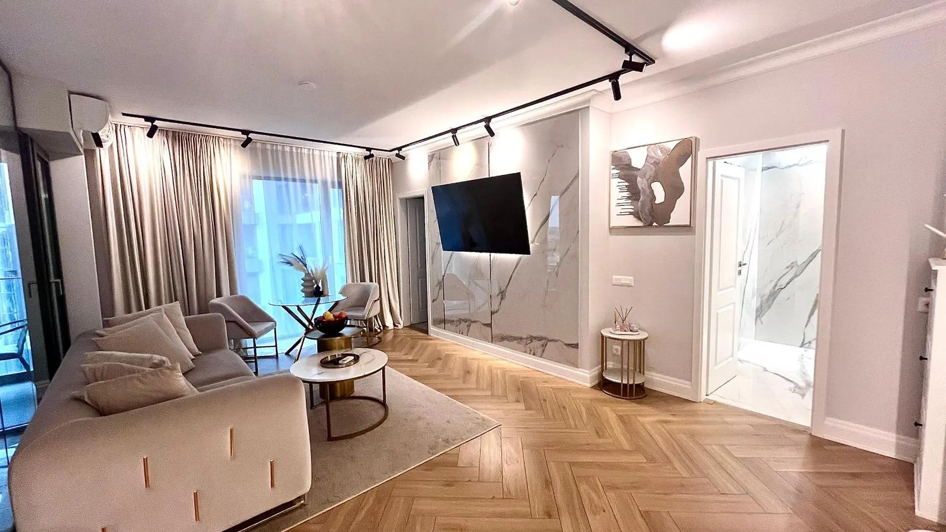 Apartament Flh - Golden Elegance With Balcony & Garage Bukareszt